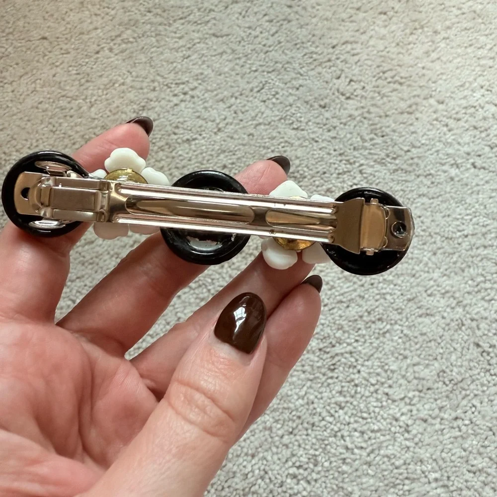 NWT hair barrette